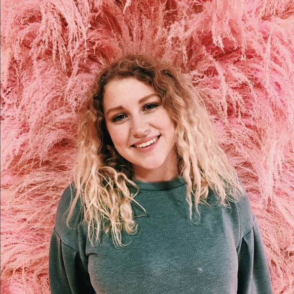 Meet your Posher, Kira - Picture 5 of 5